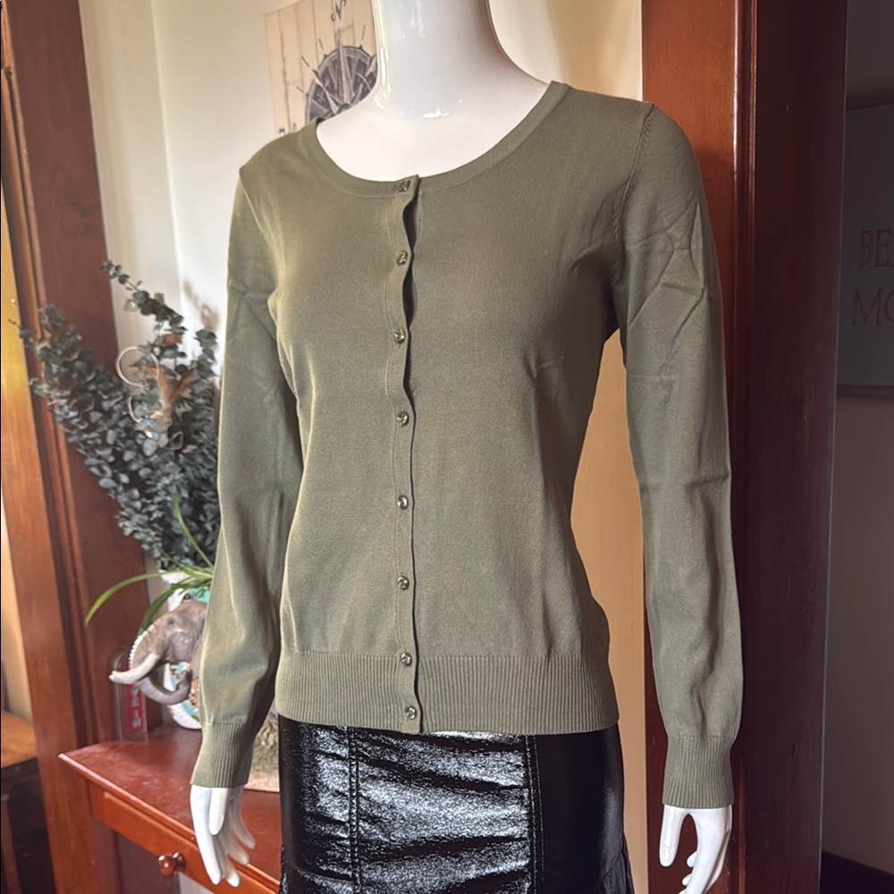 NWT northern reflections size small Olive Green Button-Up Cardigan